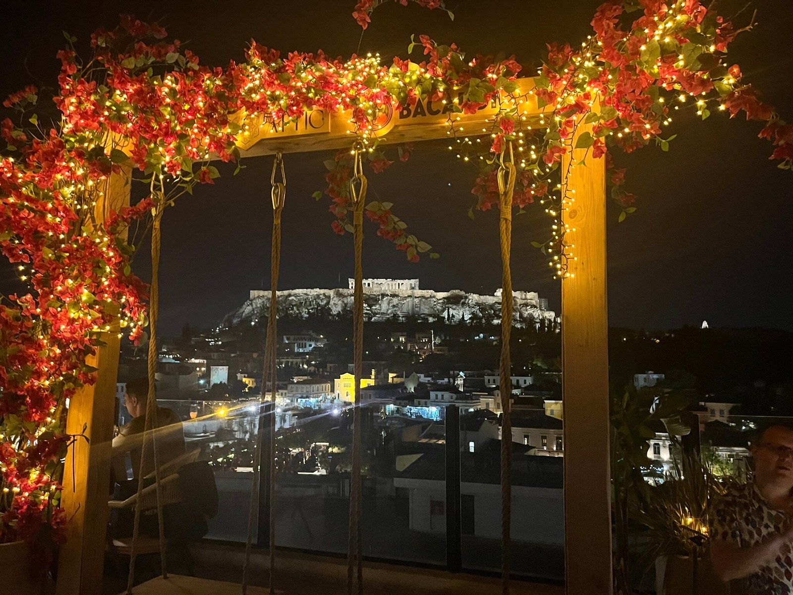 Attic Urban Rooftop — μοντέρνο cocktail bar με αστική θέα Αθήνα