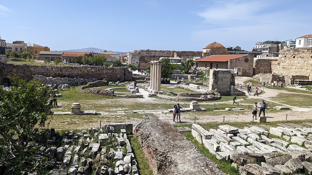 Βιβλιοθήκη Αδριανού Αθήνα κιόνες