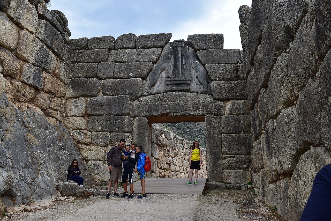 Αράχωβα χωριό δελφικό τοπίο