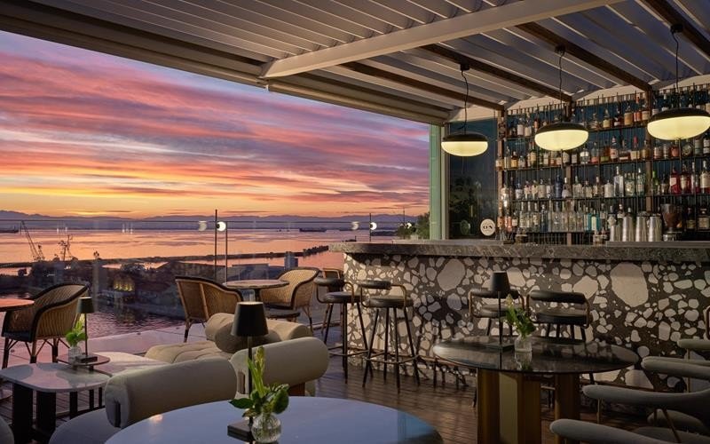 ON Rooftop Bar — chic ταράτσα με θέα Θερμαϊκό Θεσσαλονίκη