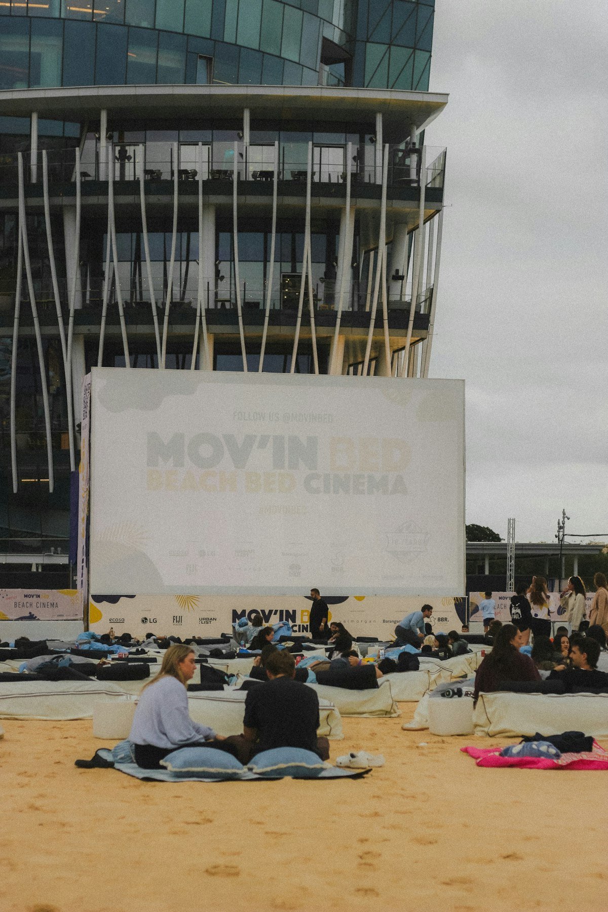 Υπαίθρια προβολή ταινίας σε θερινό σινεμά