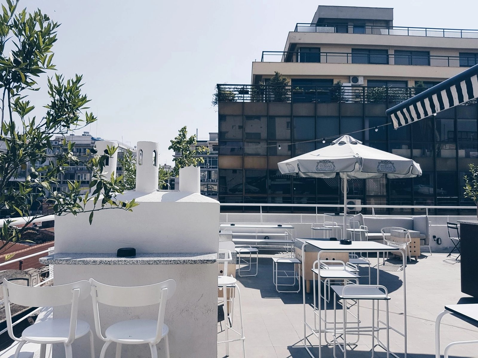 Στην Ταράτσα Βαλαωρίτου — κρυφό rooftop bar Θεσσαλονίκη