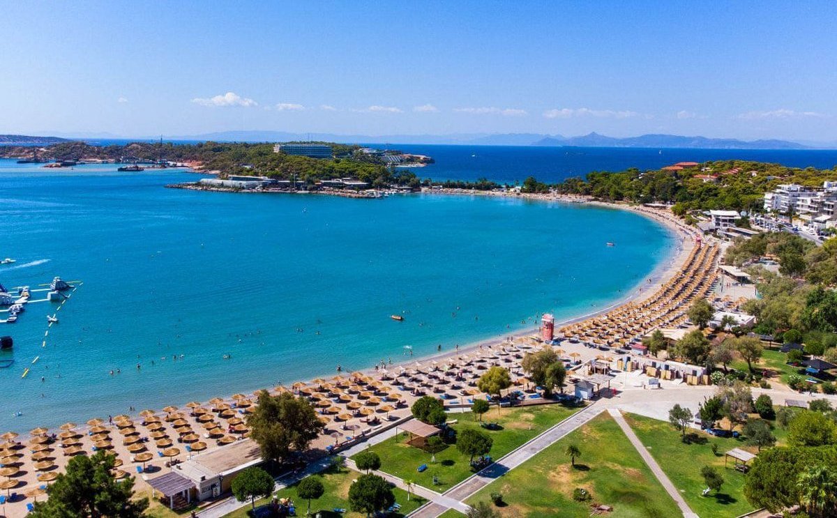 Βουλιαγμένη παραλία κοντά στην Αθήνα